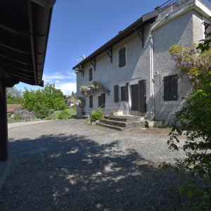 DEMEURE IDEALE AVEC BEAU TERRAIN POUR PERSONNES SOUHAITANT REMETTRE A LEUR GOÛT