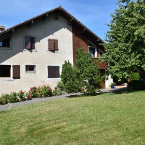 SPACIEUSE MAISON COMPRENANT 2 APPARTEMENTS, LIEU IDYLIQUE A PROXIMITE  DE GENEVE