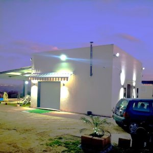 VILLA NEUVE AVEC VUE PANORAMIQUE SUR LES COLLINES ET LES PLANTATIONS D'OLIVIERS