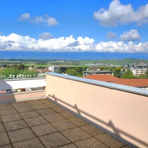 LOGEMENT ST-JULIEN CENTRE, A 3 MIN. A PIED DE TOUS LES COMMERCES, 5 MIN. DES BUS